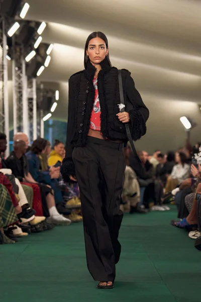 Look 14